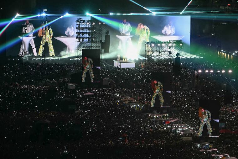 Shakira reunió a más de 2 millones de personas en Copacabana Beach. Foto: Mauro Pimentel / AFP