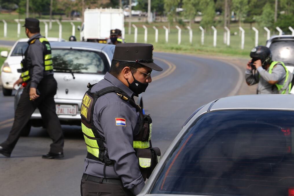 Desde la Patrulla Caminera recuerdan que este viernes 30 vencen las habilitaciones vehiculares. Foto: Agustín Acosta