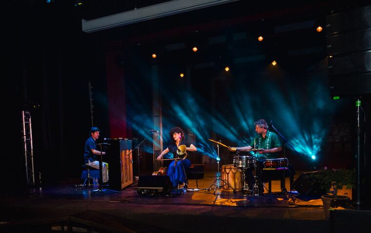Nacho Mastretta Band, en la celebración de los 50 años del Centro Cultural de España en Asunción. Foto: Gentileza