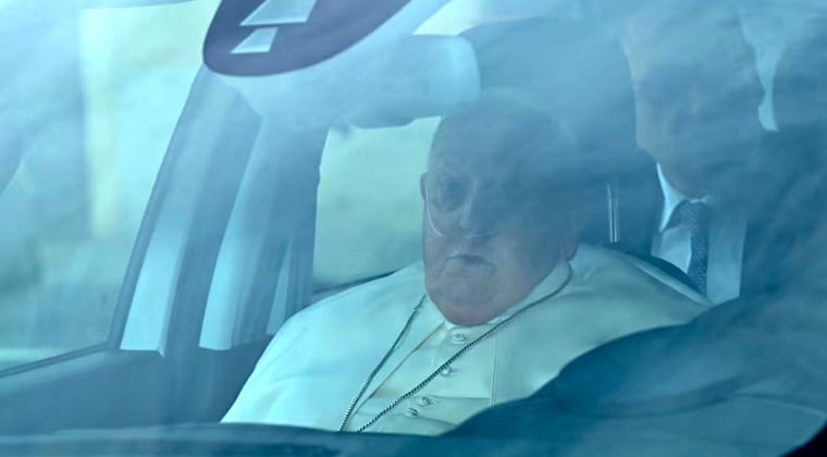 El papa Francisco sigue siendo asistido por los médicos y no recibe visitas, señaló el Vaticano.FOTO: AFP