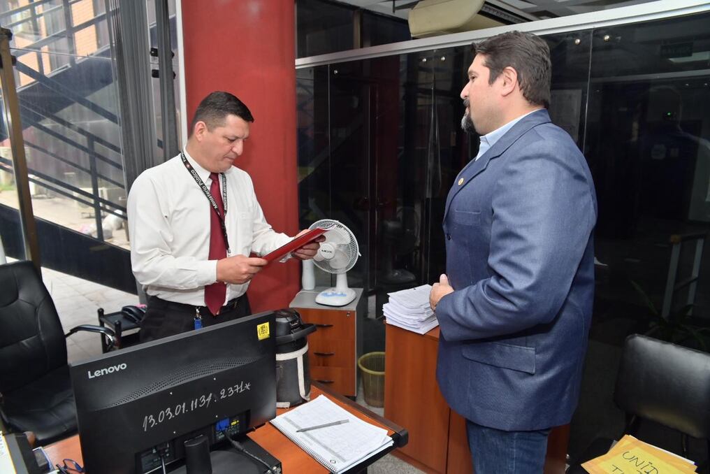 Presentación ante la sede fiscal de la denuncia formal del MUVH contra Pulciano Sánchez. Foto: Gentileza