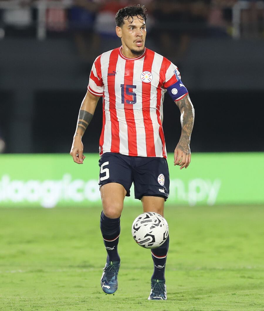 Gustavo Gómez se perderá los partidos por eliminatorias ante Chile y Colombia a causa de una lesión de rodilla.FOTO: ARCHIVO