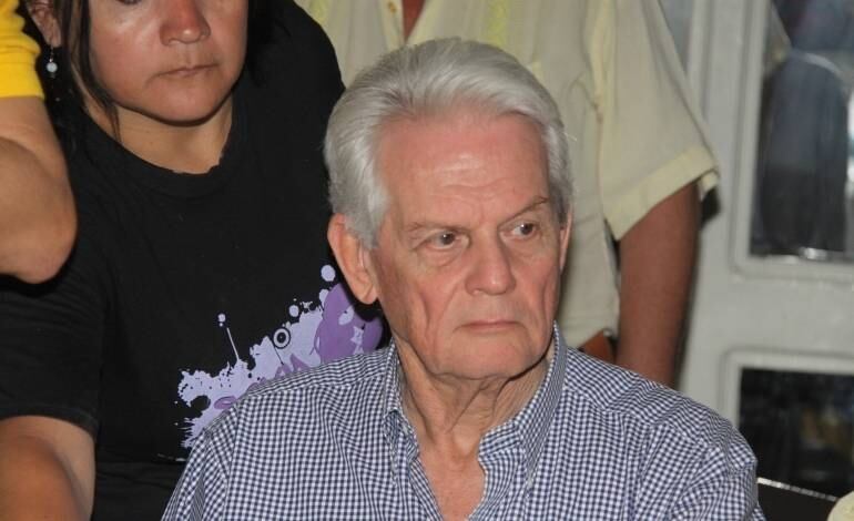 El titular de la ANR destacó el compromiso cívico y el aporte al empresariado del político fallecido. Foto: Gentileza