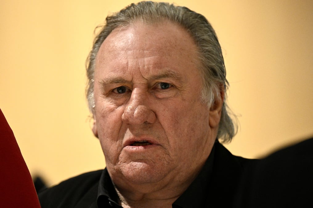 El actor francés Gerard Depardieu recibió sentencia en el Tribunal de Justicia de Batignolles, en París. Foto: Julien De Rosa/AFP