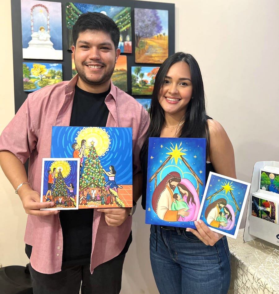 Obras de Matías Penayo (“El momento anhelado”) y Yuli Quintero (“Gracia y paz”) ilustran algunas de las tarjetas navideñas de Asoleu