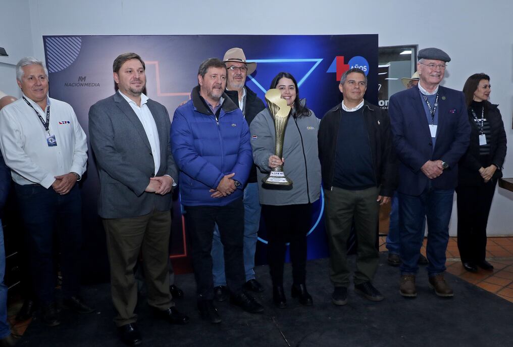 Directivos y organizadores de la Expo MRA 2023 realizaron la entrega de premios a los mejores estands de esta edición, en la que se lució Cecon. Foto: Emilio Bazán