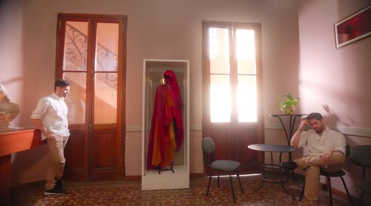 Fotograma del videoclip “Tesla”.