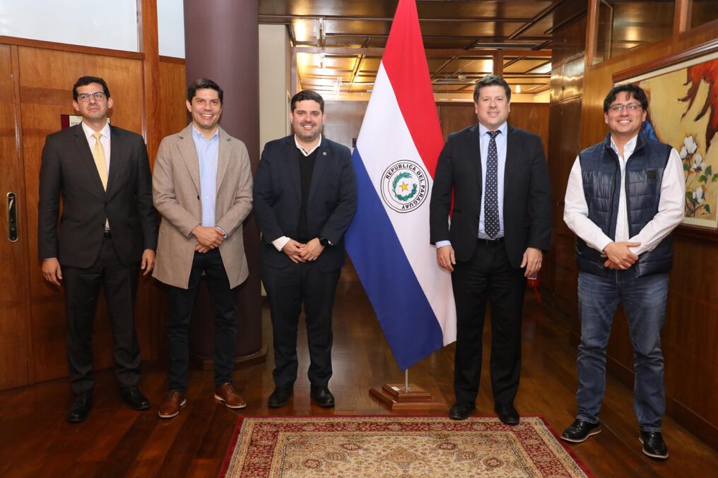 Los representantes de la empresa boliviana se reunieron con autoridades nacionales en la sede del MIC. Foto: Gentileza