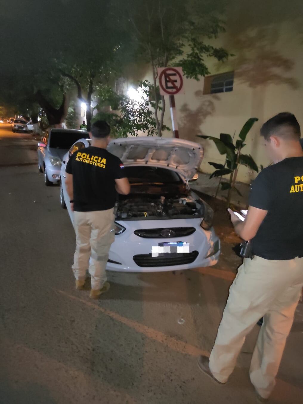 El automóvil utilizado por los delincuentes tenía una chapa apócrifa. Foto: Gentileza