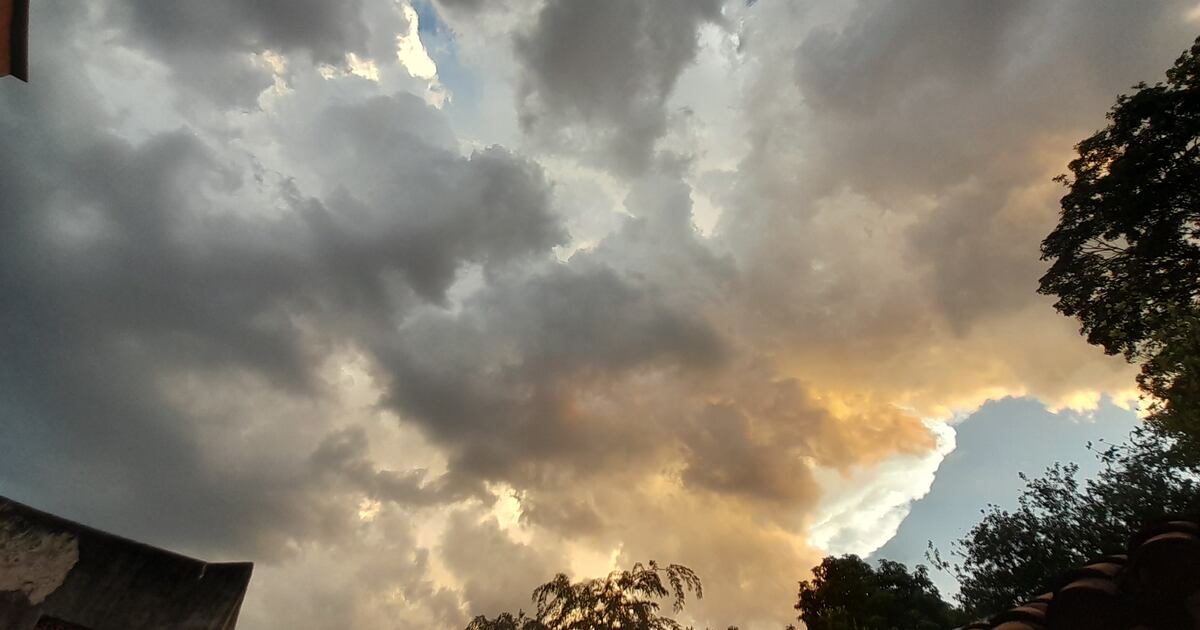 Chaparrones La Nación / Meteorología anuncia sábado caluroso con chaparrones