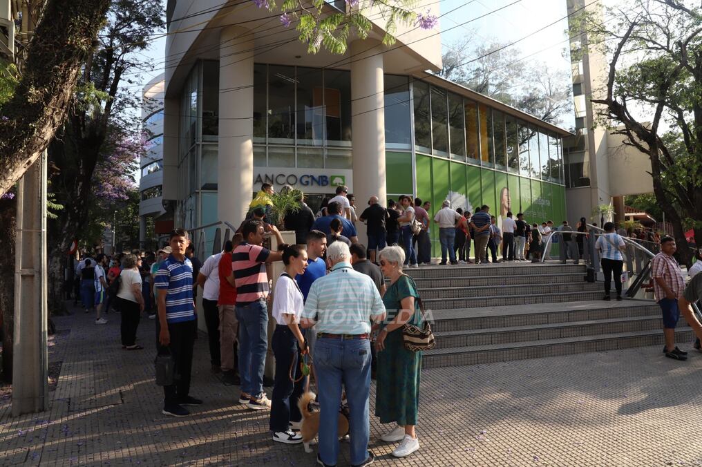 Alrededor de 22.000 ciudadanos argentinos están habilitados para elegir a las autoridades en su país, distribuidos en los consulados de Asunción, Ciudad del Este y Encarnación. Foto: Jorge Jara