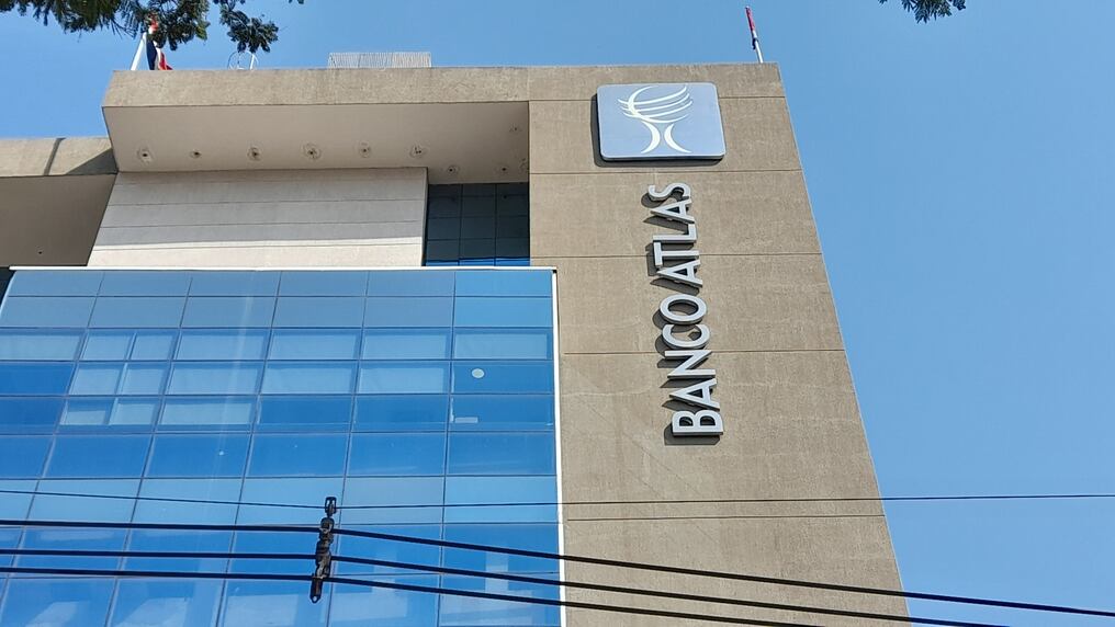El abogado de la firma itti explicó las posibles consecuencias a la que se expone el banco de los Zuccolillo. Foto: Archivo