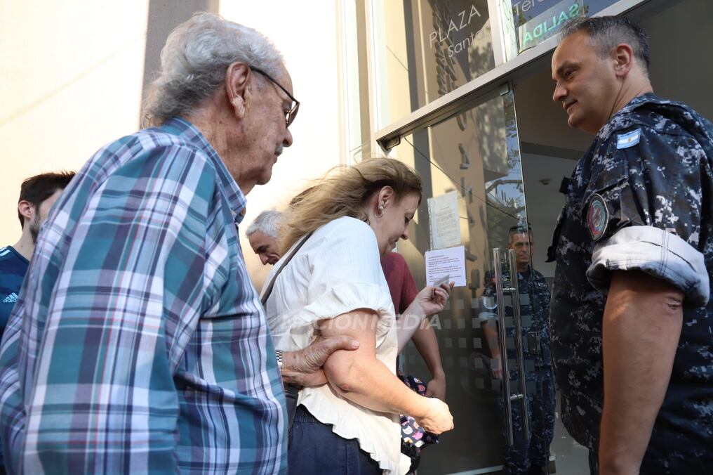 En el Consulado de Argentina en Asunción se pudo observar una masiva concurrencia para sufragar. Foto: Jorge Jara