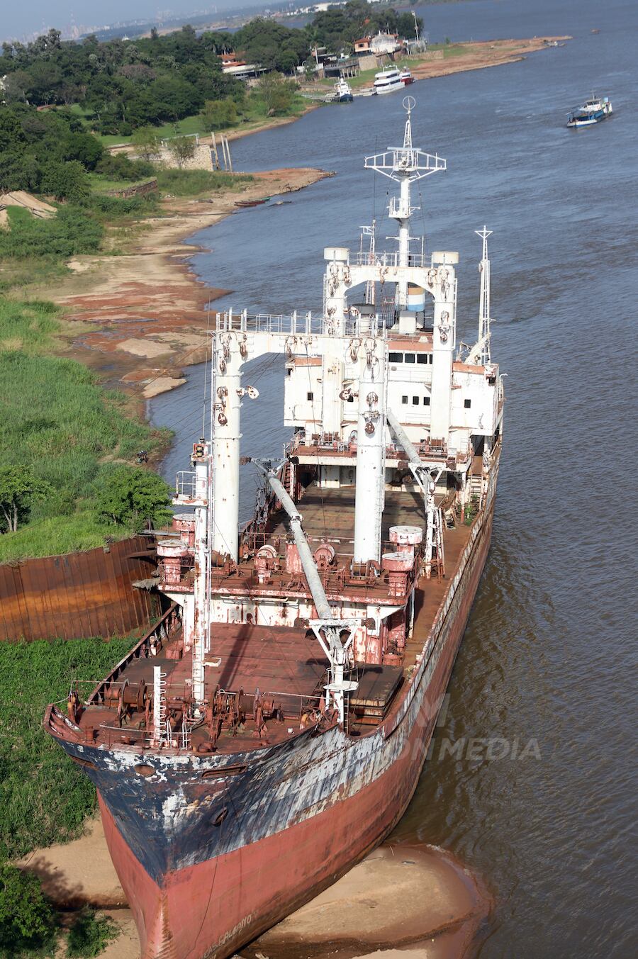 Est anclado en la costa de los terrenos del Comando de Apoyo al Combate de la Armada Paraguaya desde hace ms de dos dcadas