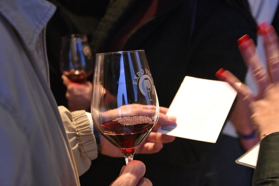Vinos naturales despiertan curiosidad con sus procesos de baja intervención y etiquetas llamativas.