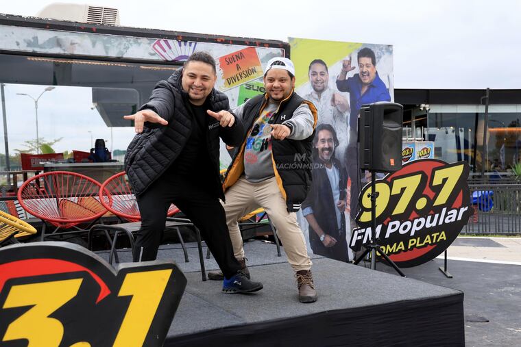 La FM Popular, presente en la estación Enex de Villa Hayes.