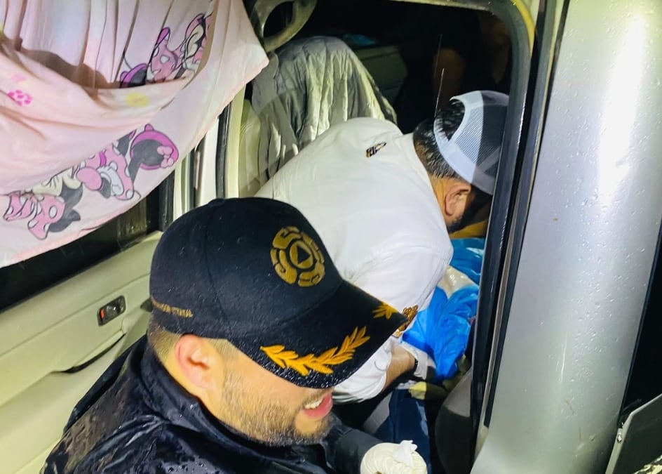 Miguel Alejandro Zúñiga ayudó a una joven a dar a luz en plena emergencia por lluvias, tras quedar aislada en camino. Foto: Redes sociales