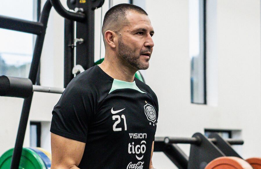 Antolín Alcaraz se retirará del fútbol activo en este fin de año.FOTO: @ELCLUBOLIMPIA