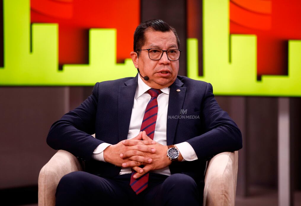 El ministro de Desarrollo Social, Tadeo Rojas, indicó que todas las firmas están siendo observadas sin distinciones. Foto: Emilio Bazán