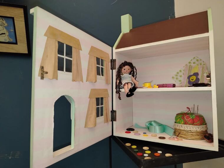 Una de las obras exhibidas en “¿De dónde nacen los cuentos?”. Foto: Gentileza