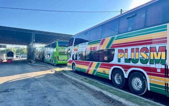 Solo entre ayer y hoy ingresaron al Paraguay más de 130 buses con hinchas de los países vecinos. Foto: Gentileza