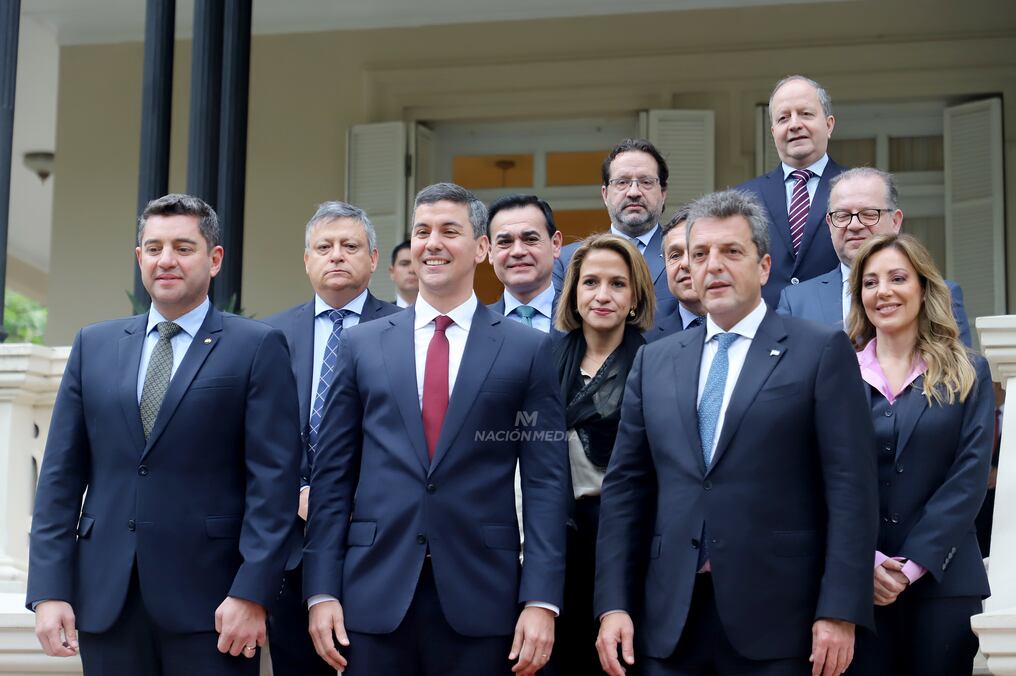 El canciller Rubén Ramírez Lezcano informó tras la reunión del presidente Santiago Peña, con el ministro argentino de Economía Sergio Massa, que la suspensión debe darse de manera inmediata hasta que se llegue a un acuerdo entre las partes. Foto: Atilio Fernández