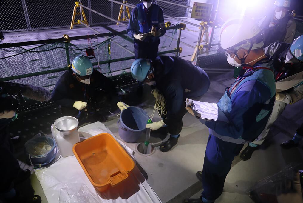 Los preparativos para el vertido en el océano del agua almacenada en la central nuclear accidentada de Fukushima. Foto: AFP