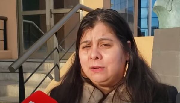 La consulesa honoraria paraguaya brinda ayuda a los familiares y hacen fuerza para encontrar a los marinos paraguayos. Foto: Captura de vídeo