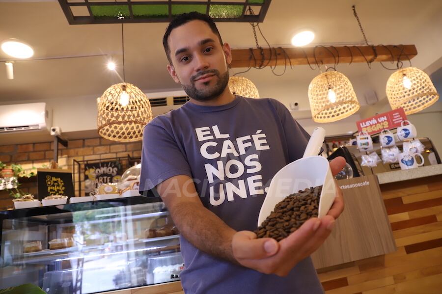 Artesanos Café busca rescatar la belleza del trabajo artesanal y, a la vez, el ingenio del barismo