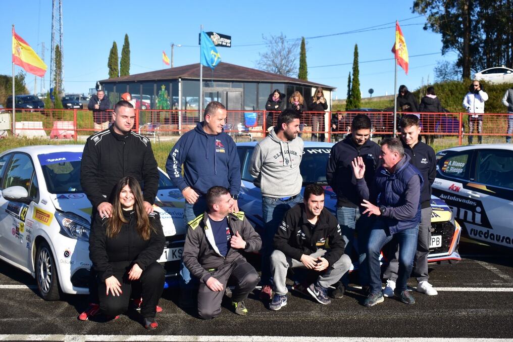 Gabriela Gómez incursionó hace apenas dos años en el universo motor y ya logró una copa en el 2024. Foto: Gentileza