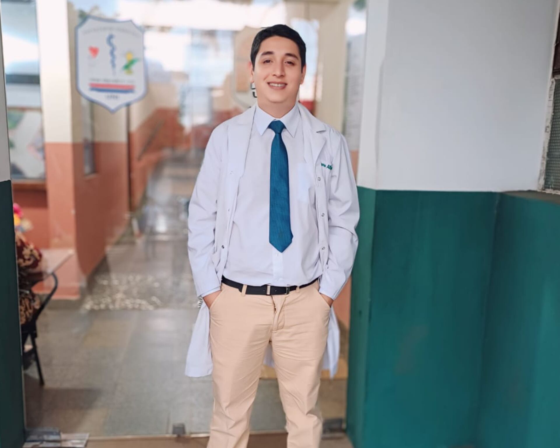 El ahora doctor Arturo Alfonso se encuentra esperando el lugar para realizar su residencia. Foto: Gentileza