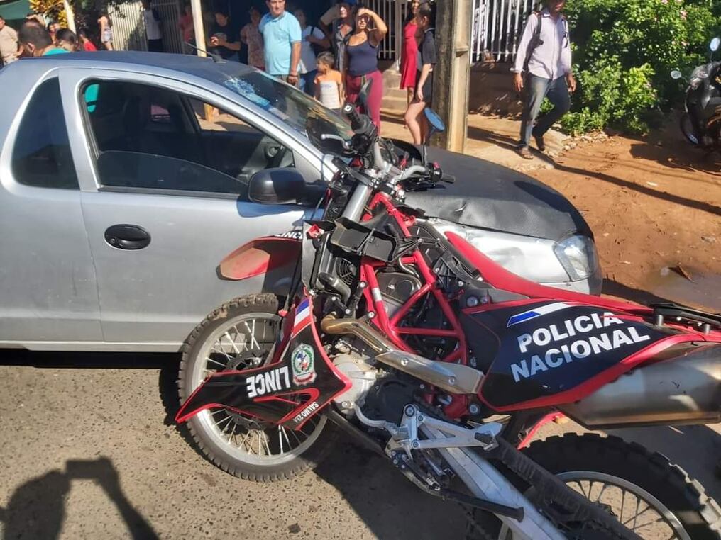 El percance ocurrió sobre la avenida Pratt Gill y uno de los agentes sufrió varias fracturas. Foto: Gentileza