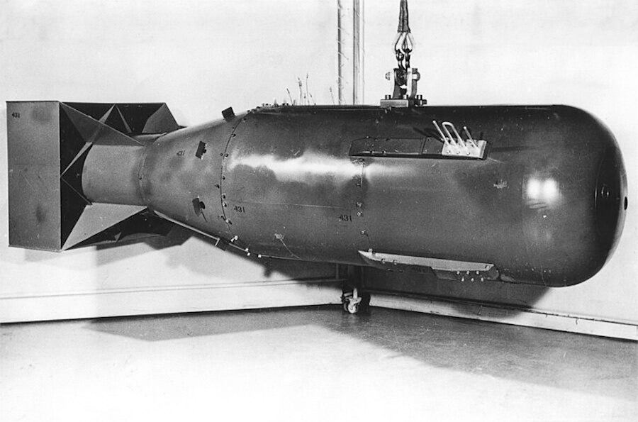 Little Boy la primera bomba nuclear de la historia blica fue lanzada desde casi 9.500 metros de altura. Estalla 579 metros sobre Hiroshima