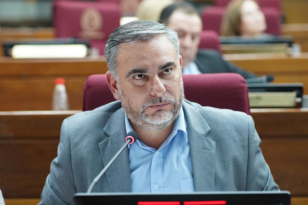 El senador Ever Villalba cuestiona la intención de someter al PLRA de forma permanente a elecciones. Foto: Gentileza