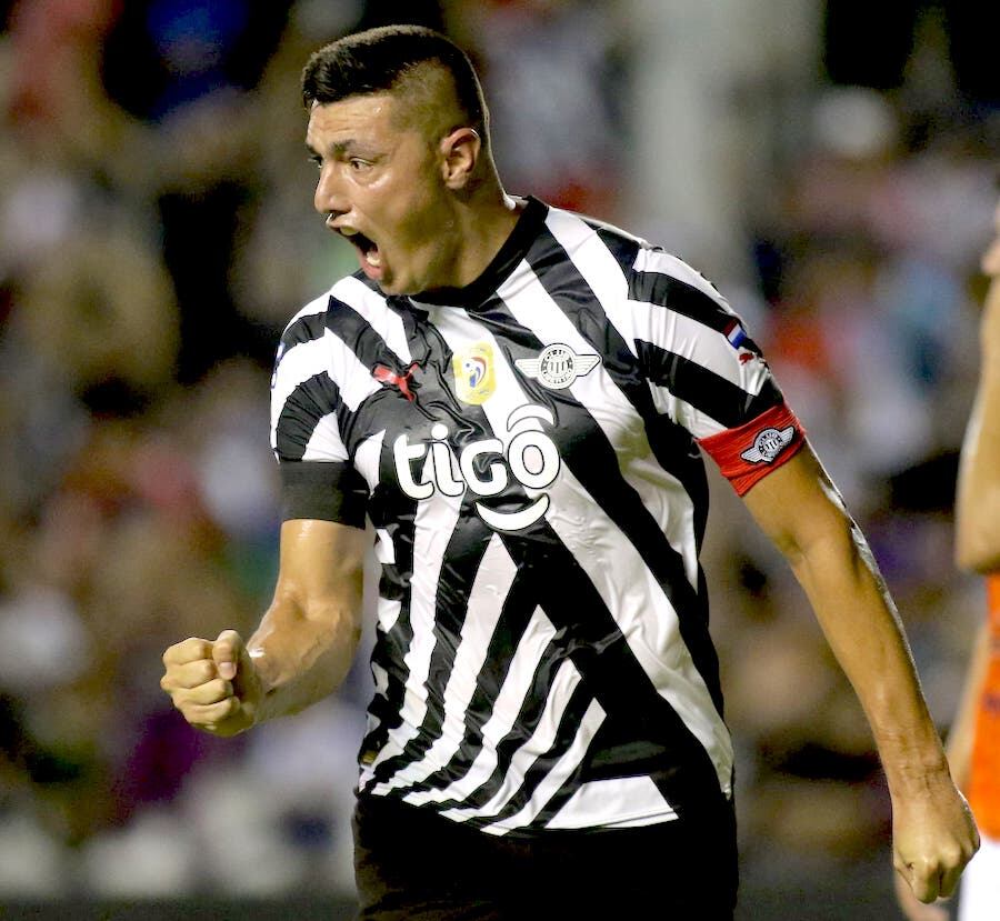 Tacuara Cardozo aporta experiencia y goles al Gumarelo.FOTO: ARCHIVO
