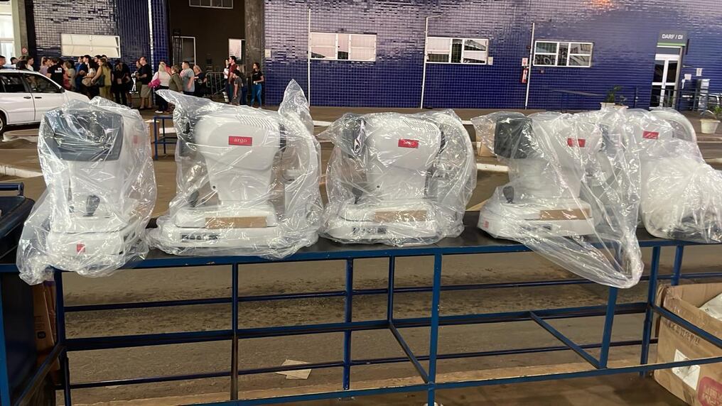 Aparatos de optometría fueron incautados en la aduana de Foz de Iguazú cuando intentaban hacer ingresar de contrabando. Tienen un valor aproximado de G. 42 millones cada uno, según la Receita Federal de Brasil. Foto: Gentileza