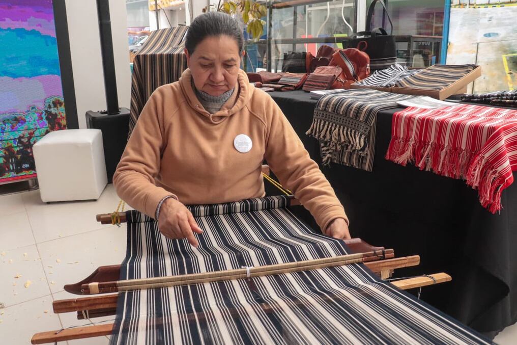 Maestros artesanos de Cordillera se encuentran este fin de semana en el estand de la Secretaría de Turismo. Foto: @Senatur_Py