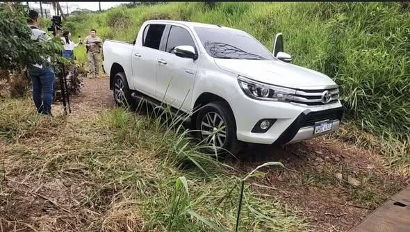 La camioneta abandonada luego del atraco en un comercio ubicado en el Paraná Country Club, de Hernandarias. Foto: Gentileza