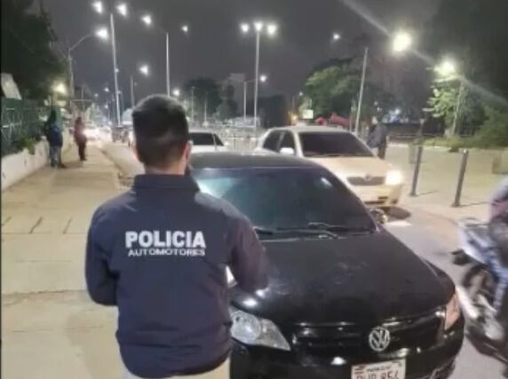 El hombre dijo que dejó las armas en el auto y que se las hurtaron del rodado, pero la Policía realizó un allanamiento en un local comercial en Lambaré. Foto: Gentileza