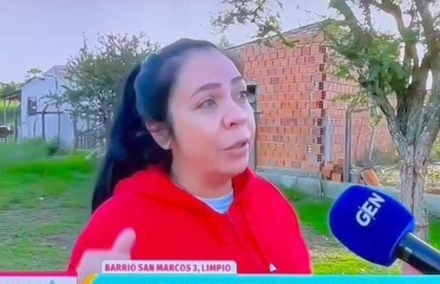 "Pedimos a las autoridades que se trascriba ya el área verde y la calle al municipio de Limpio y nos dejen transitar", manifestó Deisy Mendoza. Foto: Captura de pantalla 