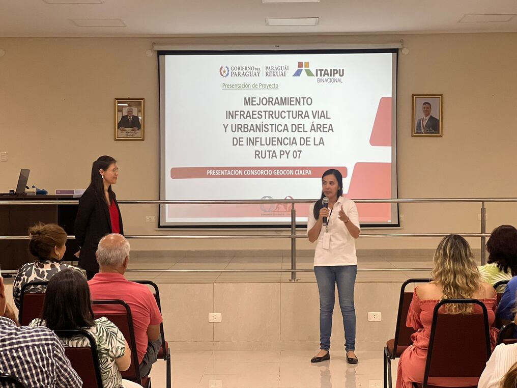 En la Cámara de Comercio y Servicios se realizan las audiencias públicas para el diseño de la futura obra en la rotonda del Área 1 de Ciudad del Este, a ser financiada por Itaipu. Foto: Gentileza