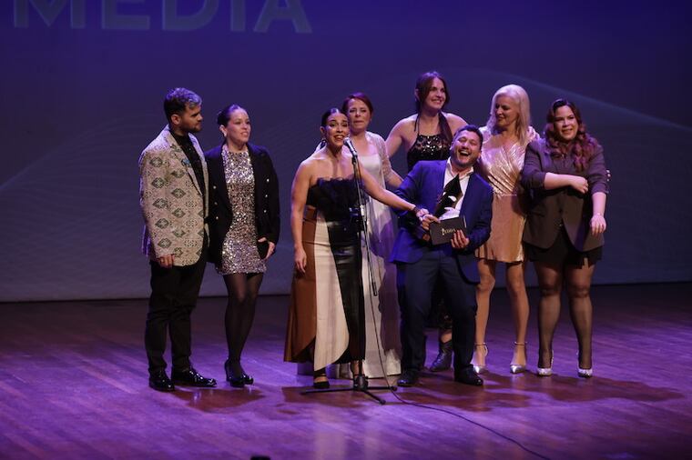 El elenco de la obra teatral “Mi grado es un peligro”. Foto: Rodrigo Ocampos