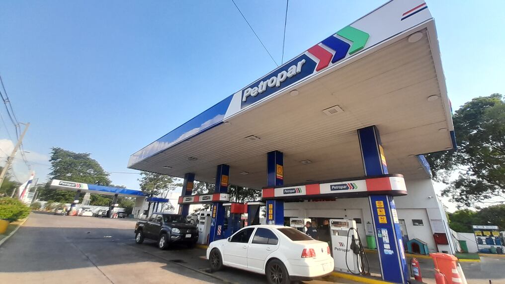 Grandes compras realizadas y amplio stock permitieron la reducción de G. 300 por litro en el diésel porã y mbarete. Foto: CMG/NM