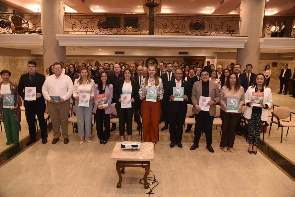 La ministra María Teresa Barán, resaltó importancia de la presentación de la Política y el Plan Nacional de Salud Mental 2024-2030, así como del Manual Organizacional de la Red de Salud Mental y Adicciones, que servirán para construir una salud mental sólida. Foto: Gentileza