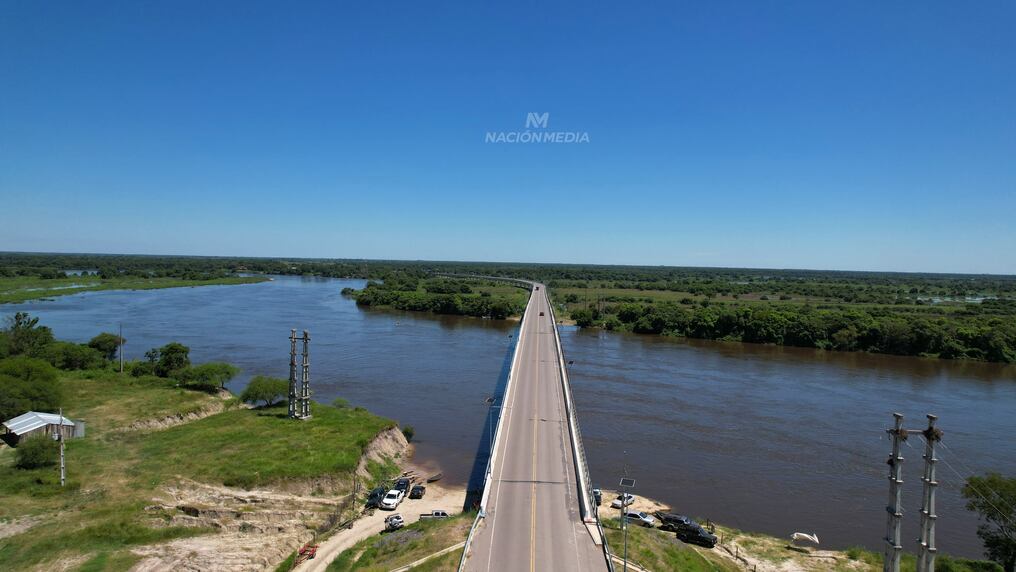 Los comerciantes sueñan con tener un puente internacional para mejorar la infraestructura de la ciudad, pero hoy mismo están necesitando una balsa para que el ingreso al país sea más factible. Foto: Jorge Jara