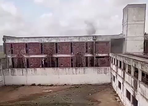 Las víctimas fueron halladas en una misma celda de la cárcel de Santiago Vázquez, y tres reclusos resultaron intoxicados. Foto: Captura de video