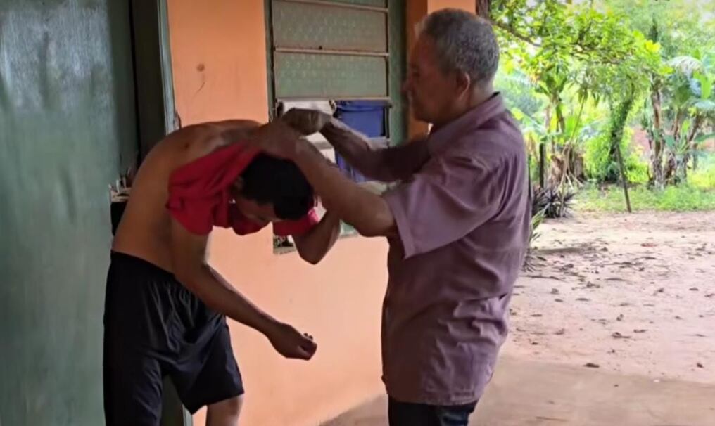 Recién este viernes los médicos del centro de salud le indicarían si pueden realizar o no el traslado del joven hasta el Centro Nacional del Quemado. Foto: 4DMás Noticias