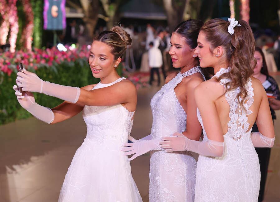 Ana Paula Balmelli, Giovanna Moro Hanschke y Mara Grazia BalmelliSnchez capturan la magia del momento.FOTO: MATAS AMARILLA
