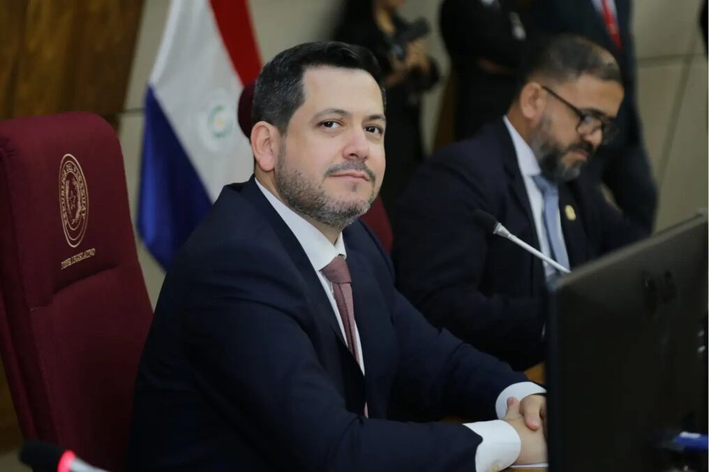 El presidente de Diputados, Raúl Latorre, resaltó no solo la contribución profesional brindada por las enfermeras, sino también su sentido de humanidad para acompañar sin miramientos a quien lo necesite. Foto: Gentileza