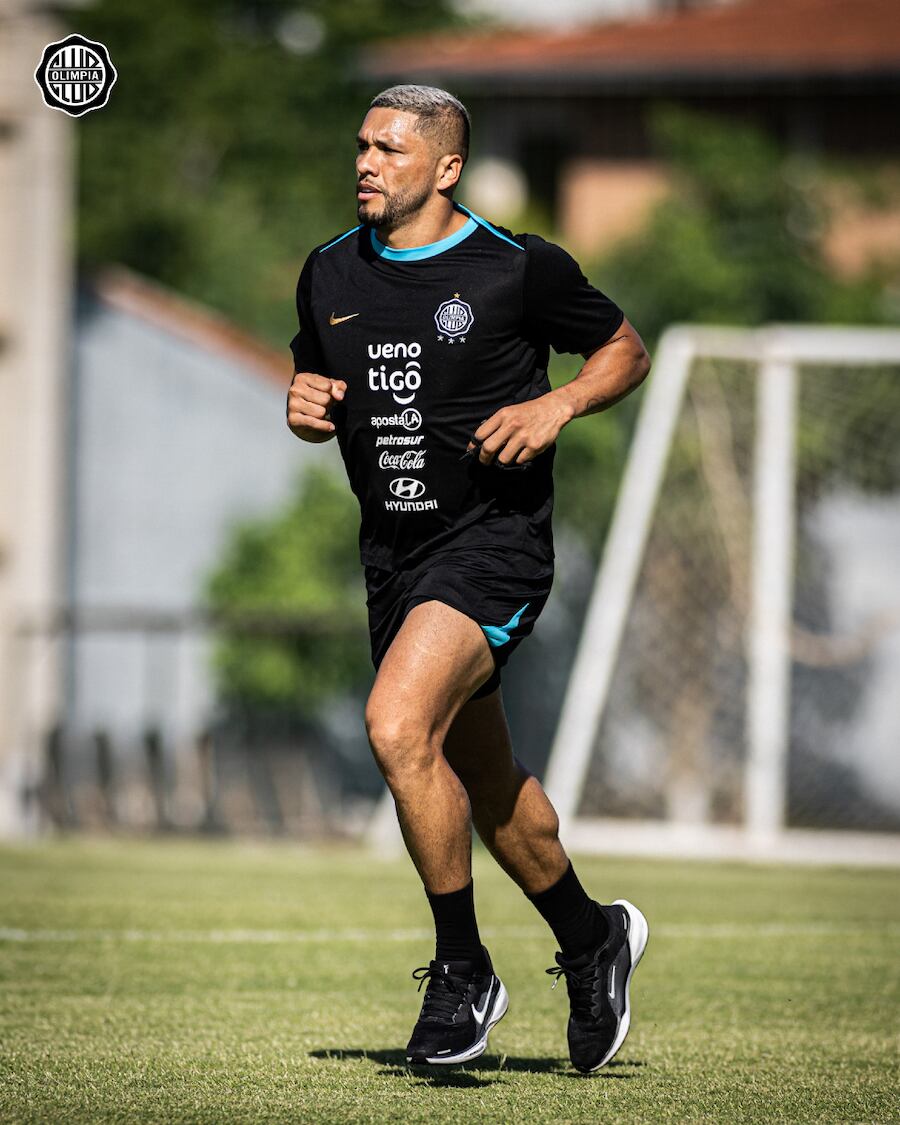 Richard Ortiz, volante y capitán del Decano que inicia otra desafiante temporada en el Olimpia. Foto: @CLUBOLIMPIA